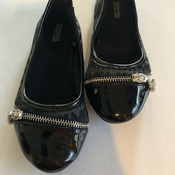 Michael Kors Girl’s Black Patent/Fabric Flats 2 US - Picture 2 of 9